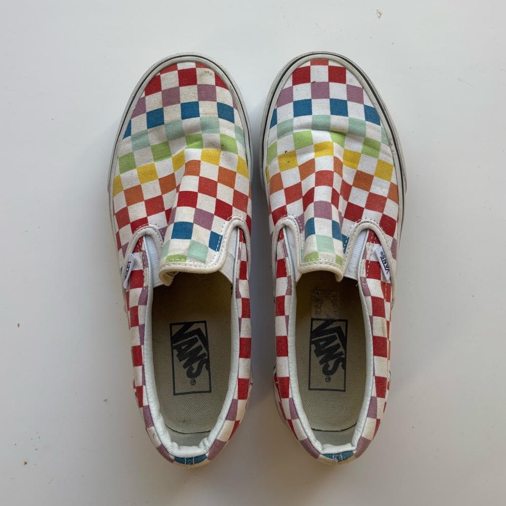 Vans Rainbow Checkered Slip-On Sneakers Men’s 7 Women’s 8.5